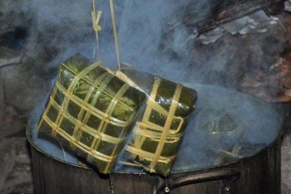 Bánh chưng được nấu trong 8-10 tiếng là khoảng thời gian tốt nhất.