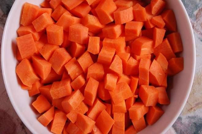 cà rốt thái hạt lựu