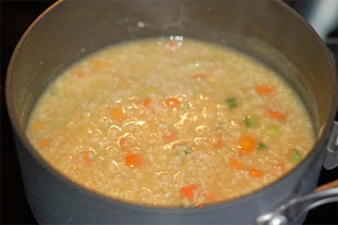 nấu cháo thịt bò bằm cà rốt