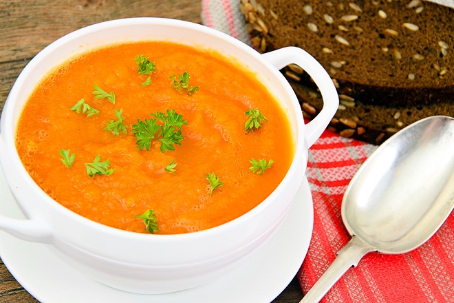 tô cháo thịt bò bằm cà rốt cho bé ăn dặm