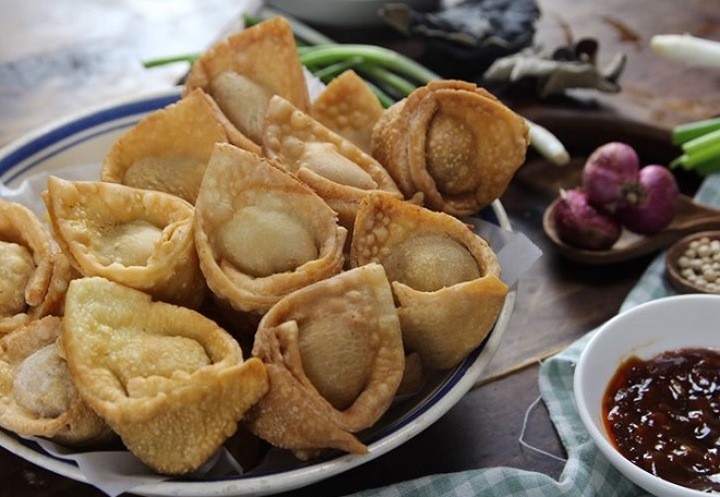 hoành thánh thuộc về một trong cách làm các món ăn vặt ngon dãn đầu Trung Quốc