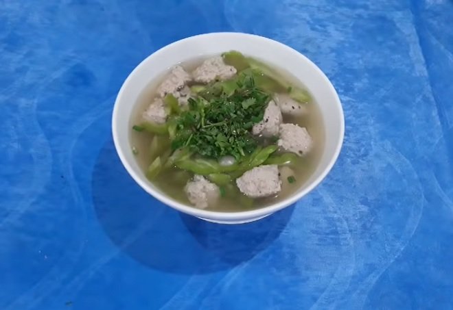 thành phẩm canh khổ qua nấu với giò sống thanh mát