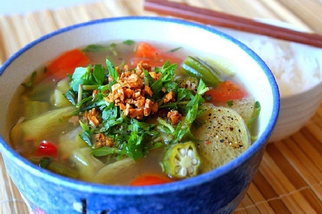Bát canh chua đậu bắp