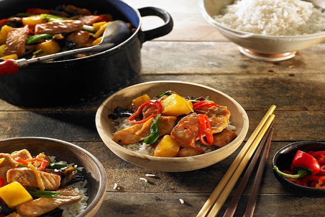 Cơm ngon cùng thịt lợn xào dứa đã sẵn sàng cho bạn thưởng thức