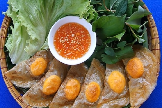 chả giò trứng khoai môn